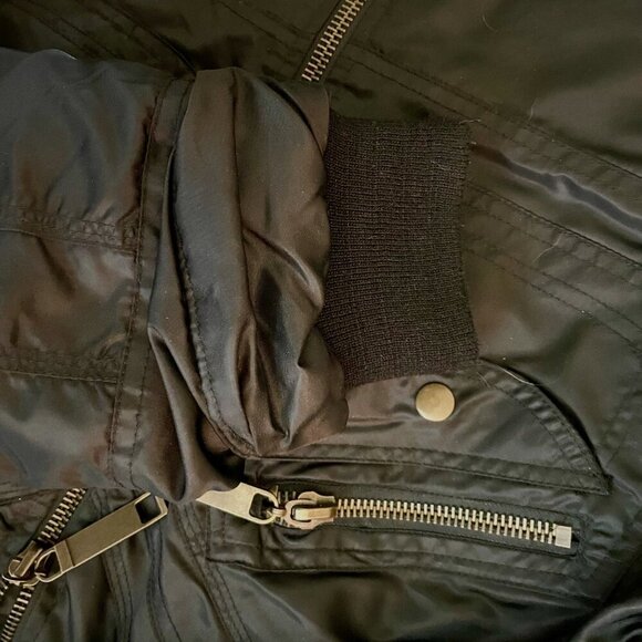 Yoki Black Nylon Jacket Polyester Filling Zipper Pocket Details Woman's Medium - Picture 6 of 12